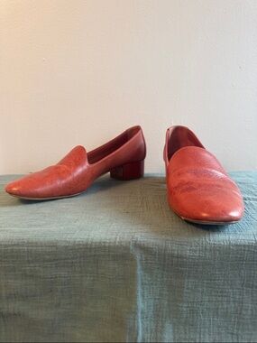 Mansur Gavriel 1 1/4” heel, burnt tan color, leather, size 40. Elegant